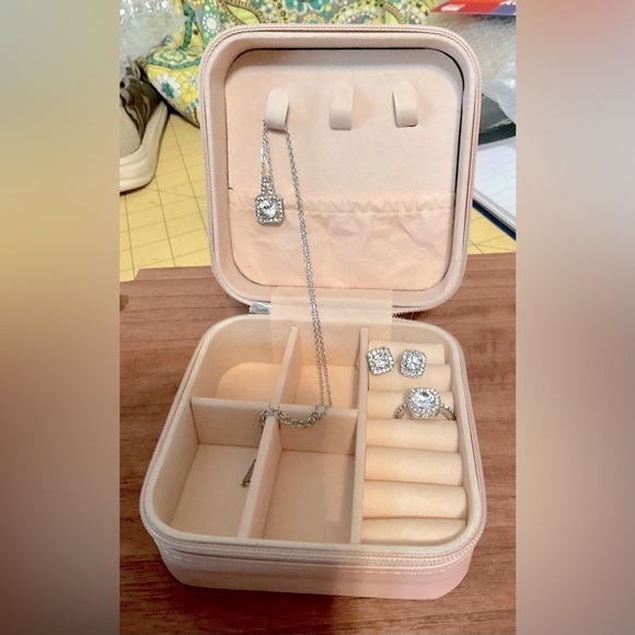 Jewelry - Gift Set!  Jewelry Box & Jewelry Set!